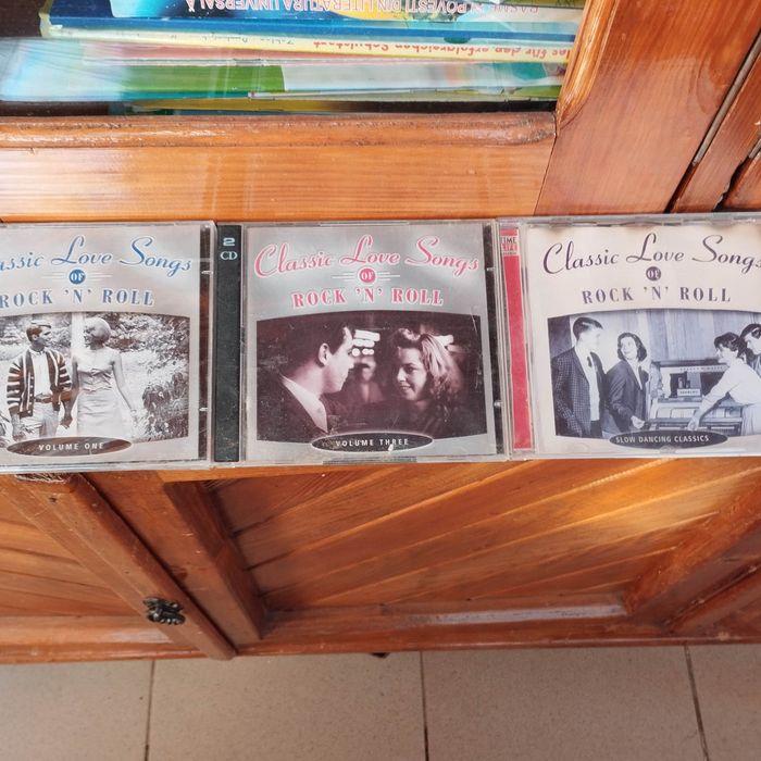 Loturi de3 cd-uri,casetofon radio cd