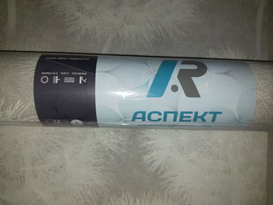 Один новый рулон обоев метровый