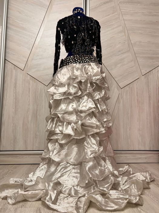 Продаются красивые арабские костюмы б/у. Фото больше в телеграмм.