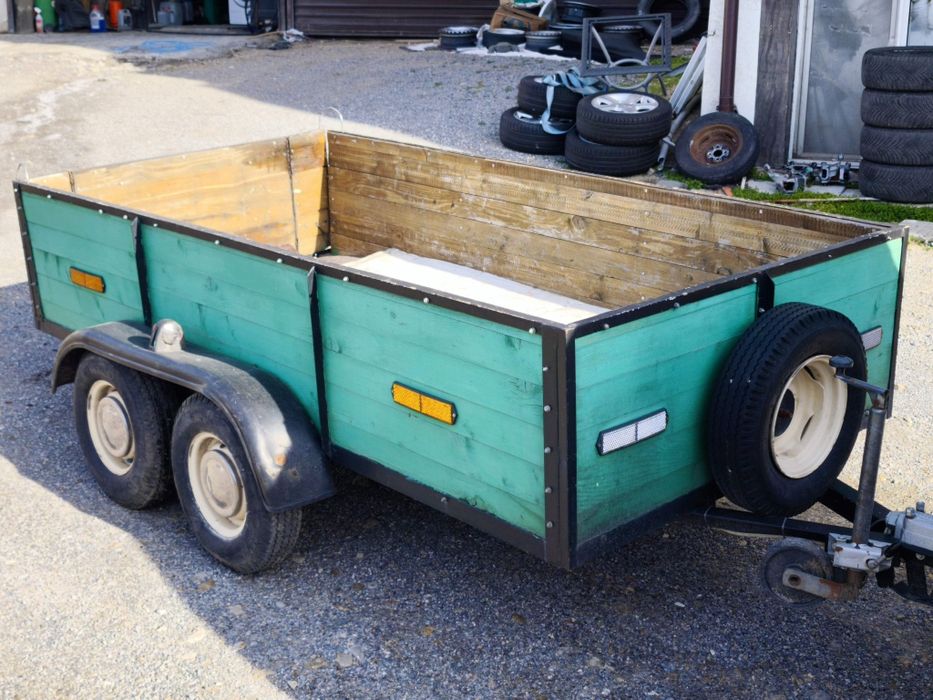 Продавам Ремарке на две оси