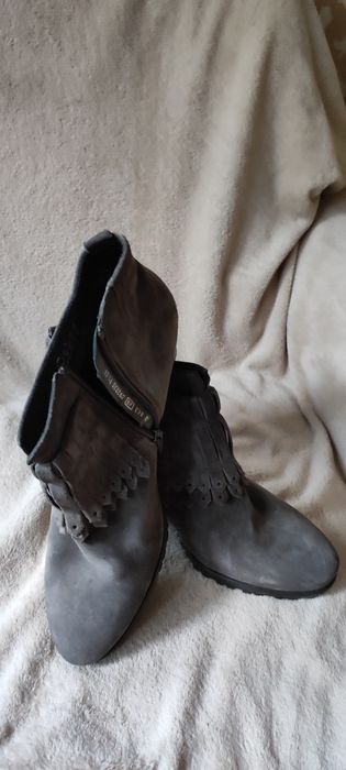 Дамски боти, Gabor