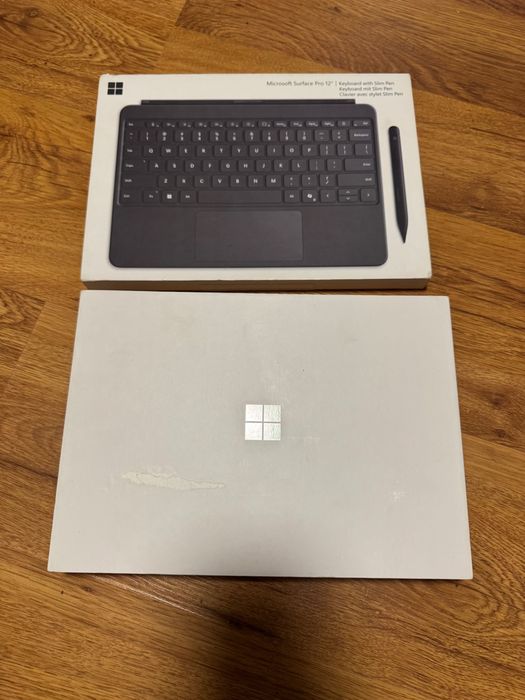 Vând +CADOU - Laptop 2in1 Microsoft Surface 12” Pro