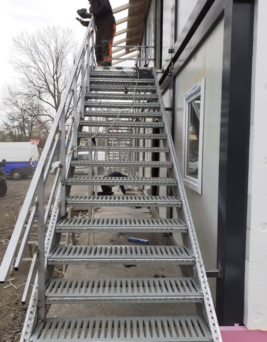 Scări metalice zincate