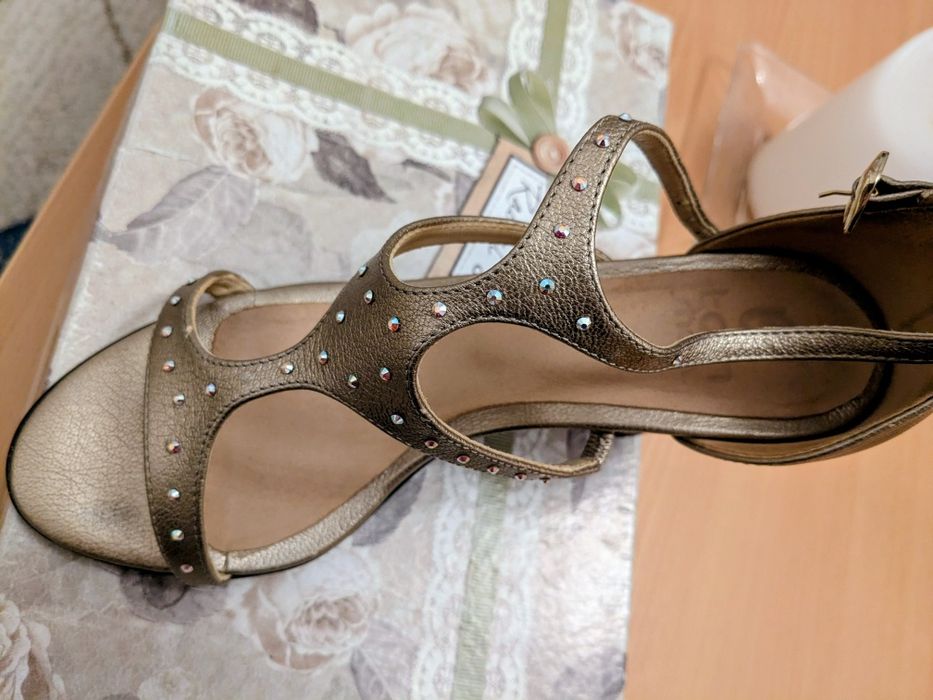Sandale de ocazie Aurii cu diamante marimea 36