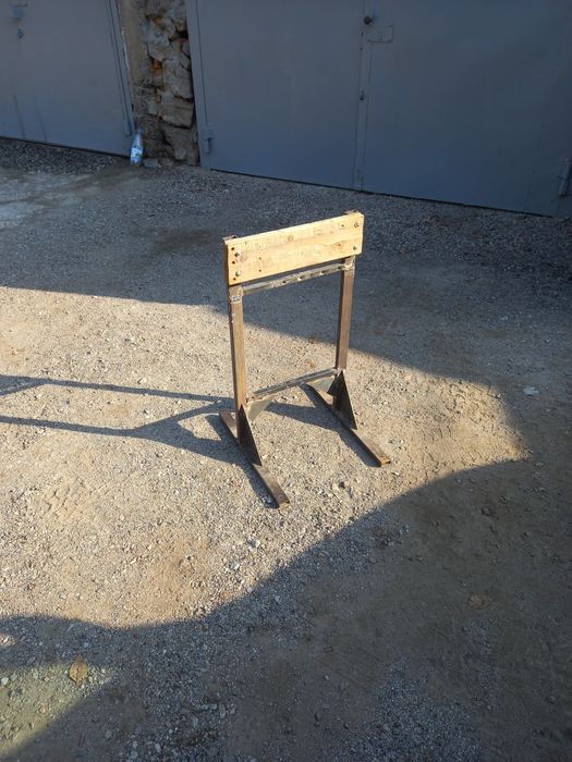 Продам подставку для хранения лодочного мотора