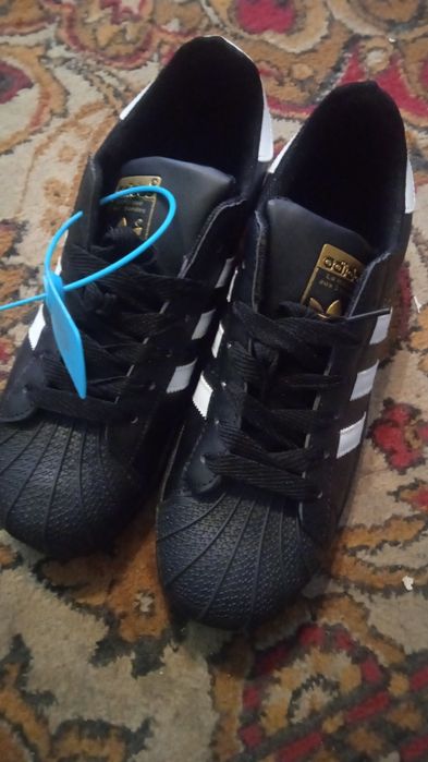 Кроссовки совершенно новые