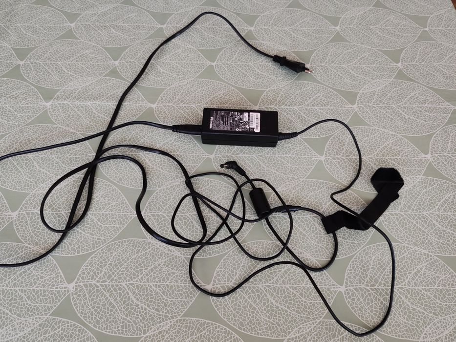 Зарядно устройство за лаптоп Тошиба Toshiba