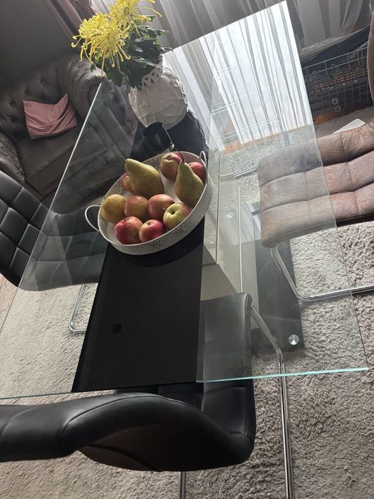 Трапезна маса стъкло