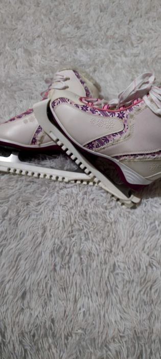 Продам коньки женские