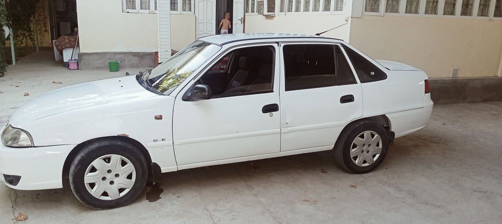 nexia  2 rangi oq sotiladi