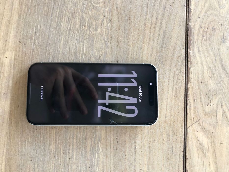 iPhone 15 pro white
