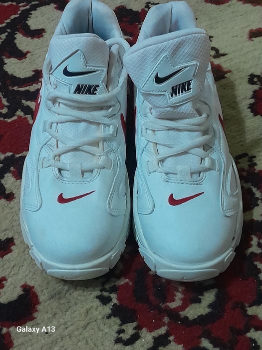 Продам красовки новые.размер 38.