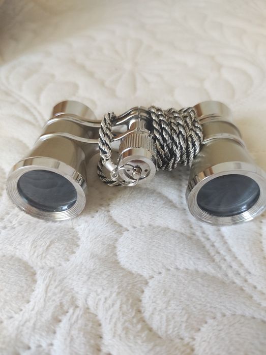 Vând binoclu profesional.