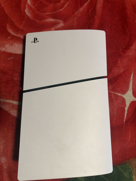 Vand Ps5 slim disk edition sau schimb cu un laptop sau pc