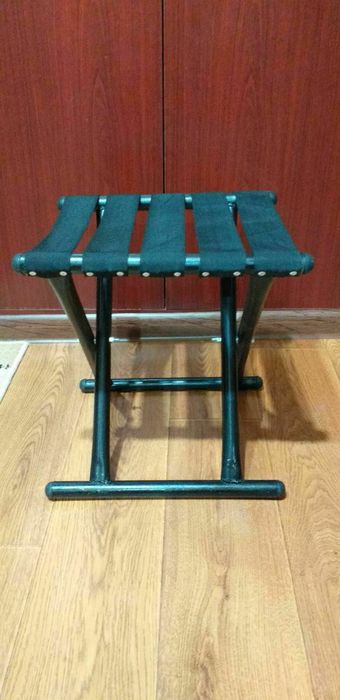 Стул раскладной без спинки. Высота 35см..