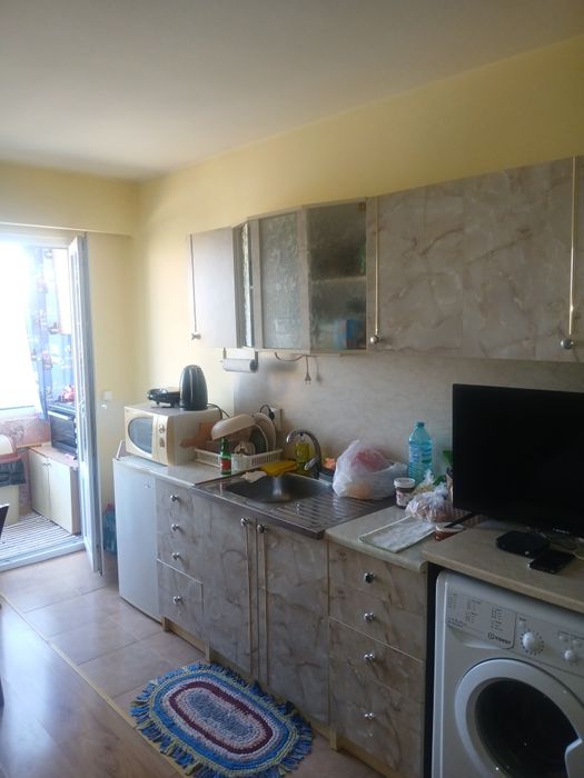 Продавам гарсониера обзаведена ,град Разград кв .Бели лом 56 ,ет 6