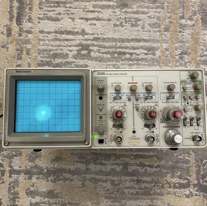 Osciloscop profesional Tektronix 2235