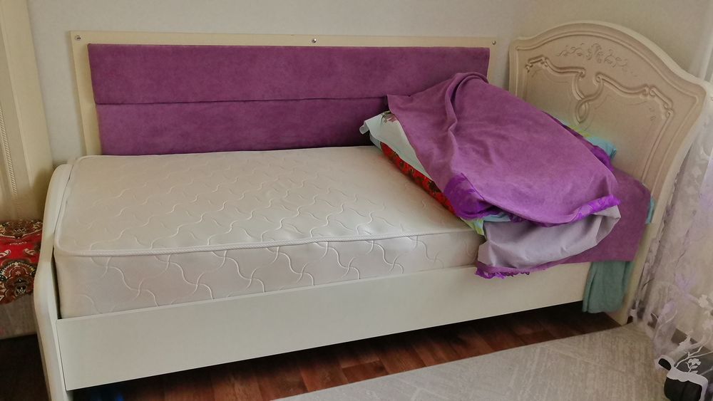 Мебель для спальни,кровать