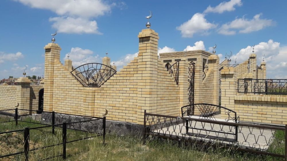 Памятники . Облагораживание могил.