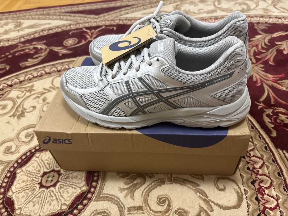 Кроссовки asics.
