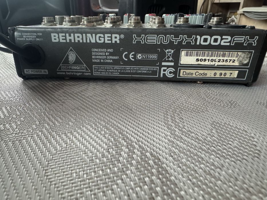 Mixer pasiv Behringer cu efecte