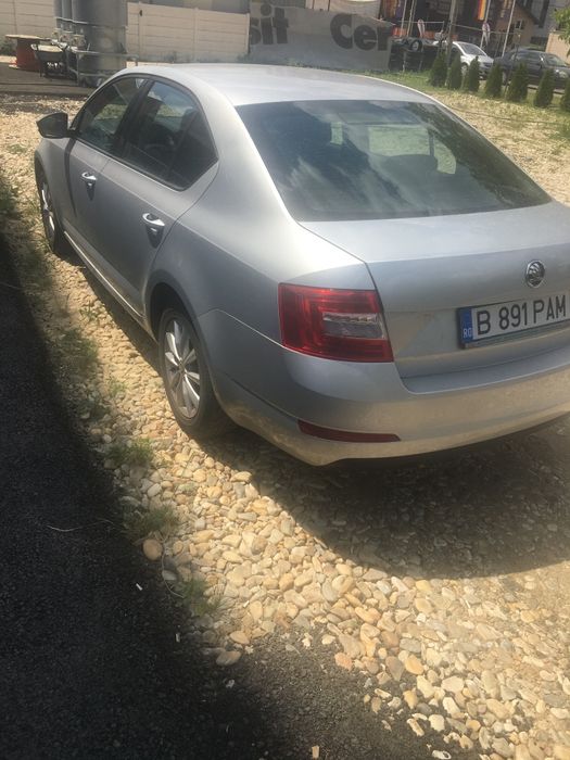 Vând skoda octavia 3
