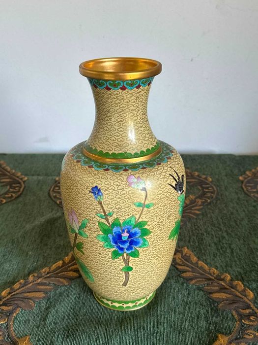 Vază chinezească din bronz cloisonné