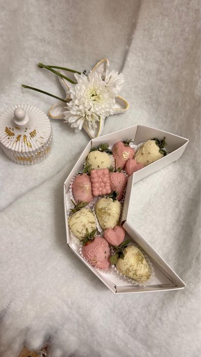 Клубника в шоколаде и Сублимир мороженое