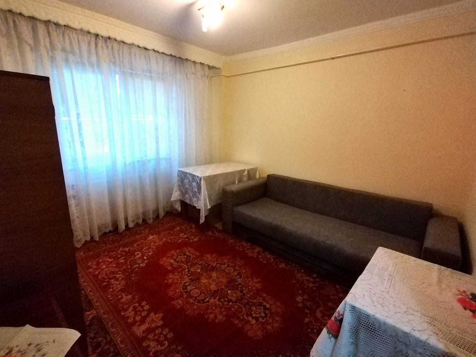 Inchiriez apartament cu 2 camere decomandate zona UR