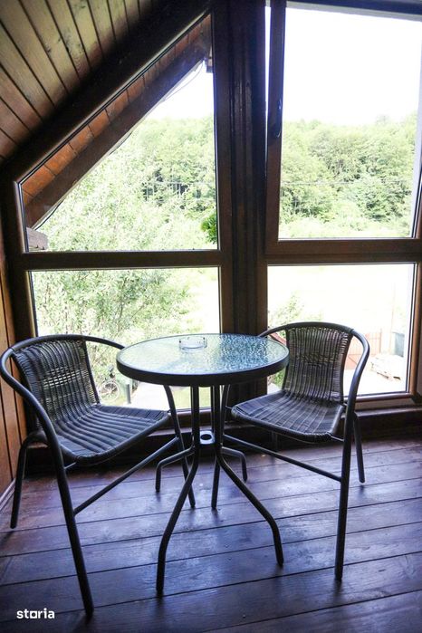 Vilă de Lux pe Malul Lacului – Confort și Vedere Panoramică