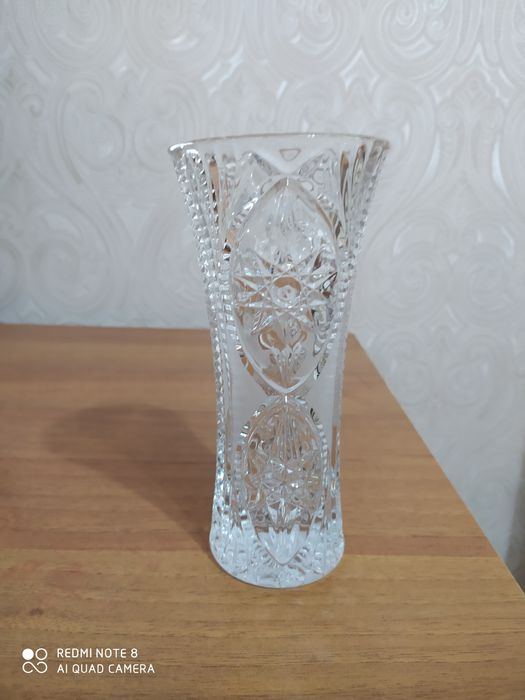 Стеклянные настольные вазы