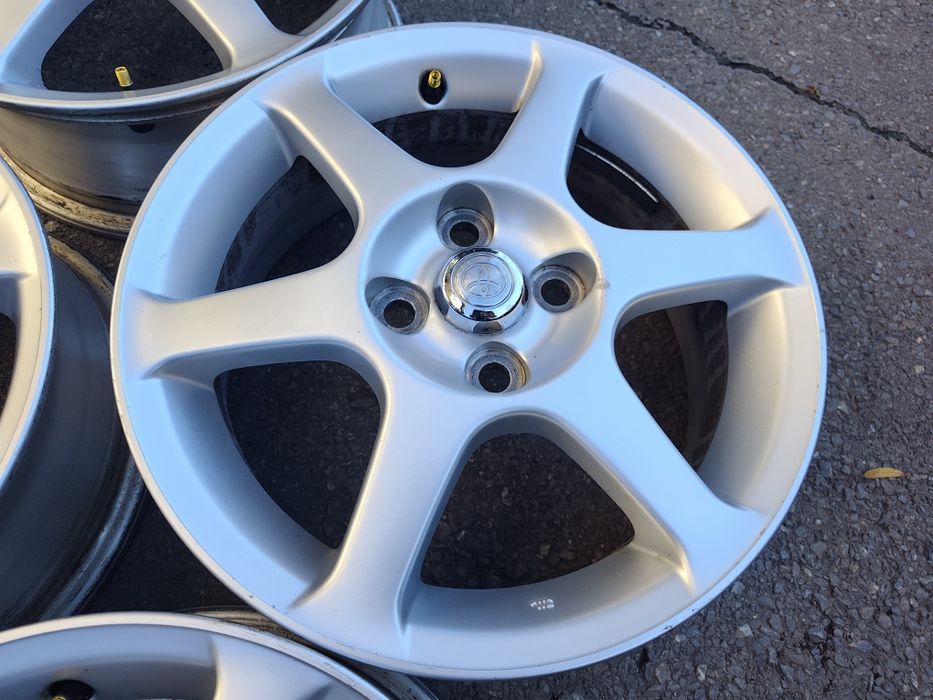 15" оригинални алуминиеви джанти за Toyota Yaris...