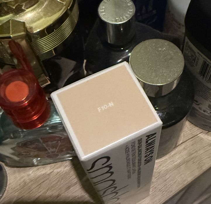 много светъл ФОН ДЬО ТЕН Smashbox Always On Skin Balancing Foundation