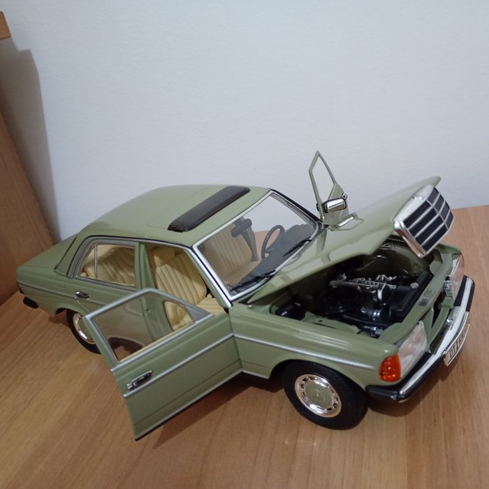 Machetă 1:18 Mercedes -benz W 123.