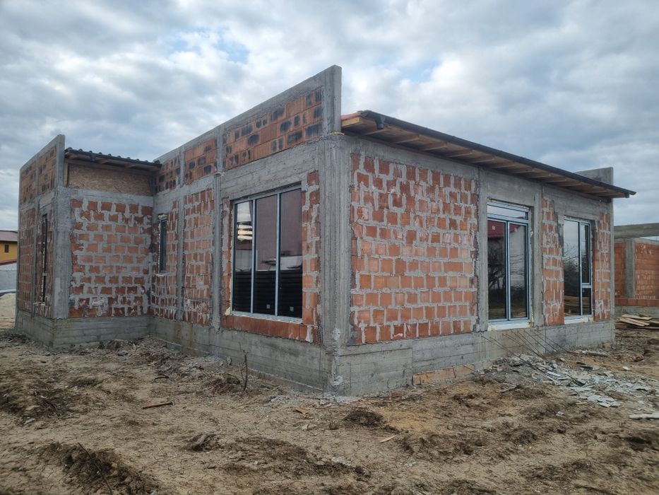 Casă modernă la roșu, parter – Domnești, 500 mp teren.