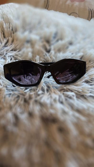 Продавам слънчеви очила