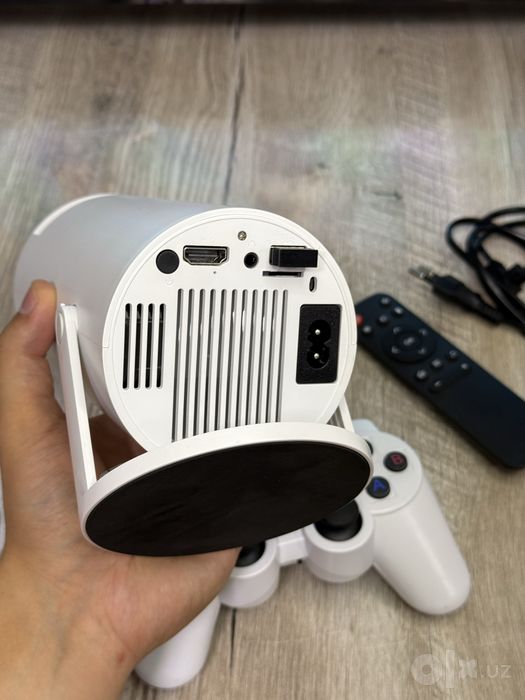 Smart projector HY300