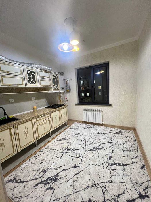 Razdelni kvartira o'rikzor bozor yonida 3 xona srochni sotiladi