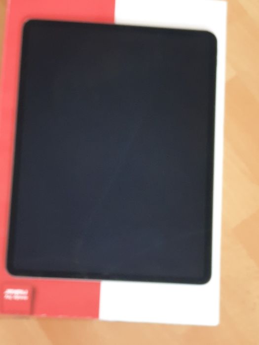 iPad Pro (12,9 inchi) (generația a 3-a).