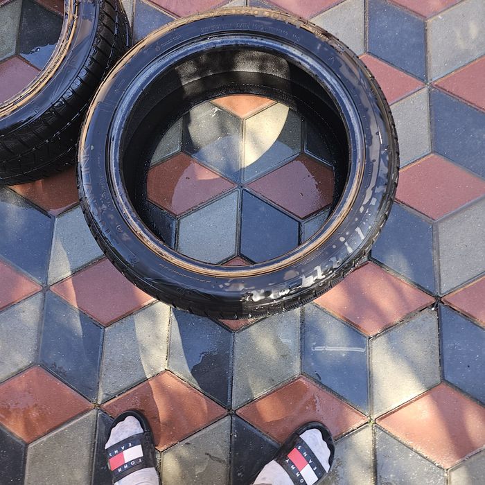 Vând cauciucuri aproape noi!