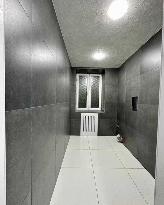 ПРОДАЕТСЯ  Нежилое Помещение  1 Линя ФАСАД 7.метров