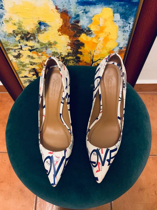 Pantofi KAZAR stiletto cu imprimeu alb-albastru, mărimea 37, toc 10 cm