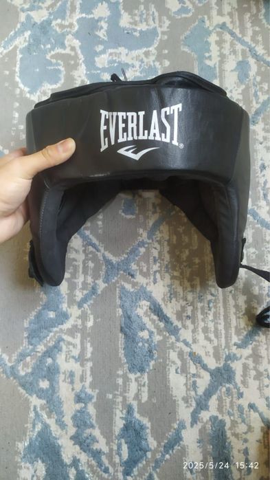 перчатки шлемы.     .