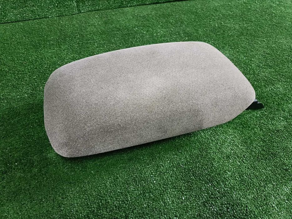 Оригинальная крышка подлокотника от Toyota Camry 30 35