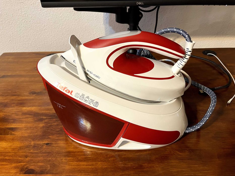 Statie de calcat Tefal Express Anti-Calc SV8030E0
