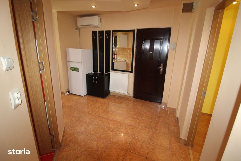 Vând apartament 2 camere în Hunedoara, zona Micro5-Bd. Dacia, et. 3...