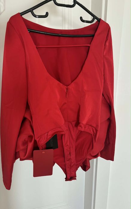 Vând Set satin Luxe: Body & Fustă Bubble (Nou cu Etichetă)