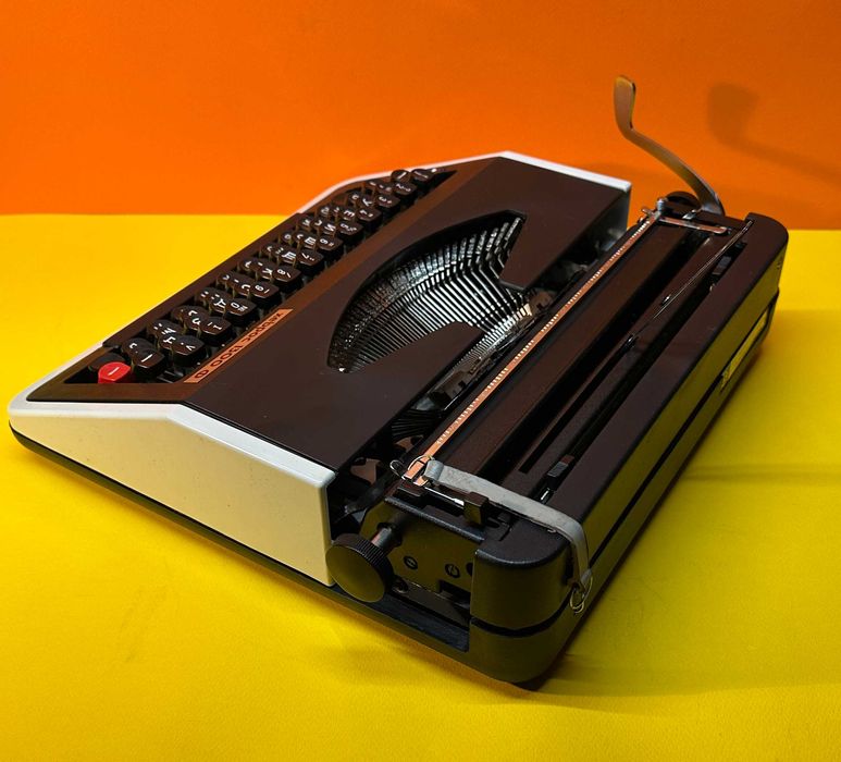 Чисто нова  Пишеща Машина Хеброс 1300 Ф клавиатура Кирилица Обслужена