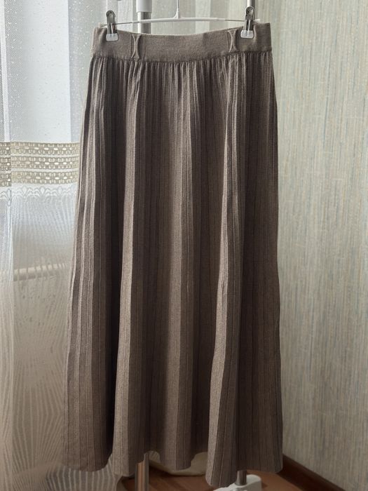 Продам платье, костюм и длинные юбки