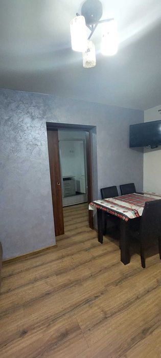 Inchiriez apartament cu 2 camere în Curtea de Argeș.